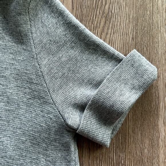 Southern Proper Grey Beau Short Sleeve Sweater Size XS Scallop Split Back - Picture 3 of 5